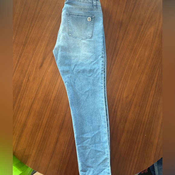 Michael Kors blue jeans with MK rear decal
SZ 8 - Picture 5 of 6